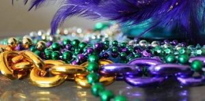 Couleurs du Mardi Gras : Explorer la signification du violet, du vert et de l’or